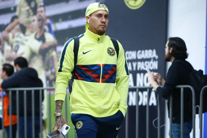 IMAGO7 Castillo, en su llegada al Azteca