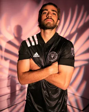 El mexicano portando 'La Rosa Negra'