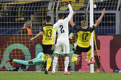 El norugo le anota un gol al PSG