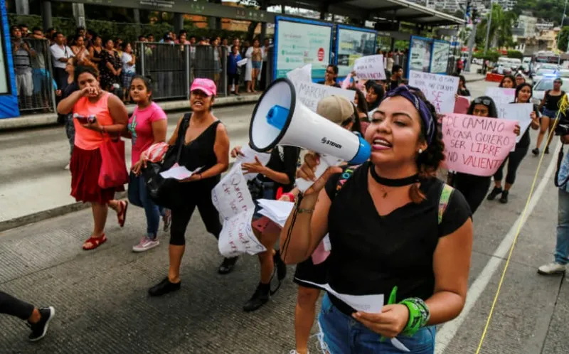 Protesta de mujeres ante los recientes feminicidios