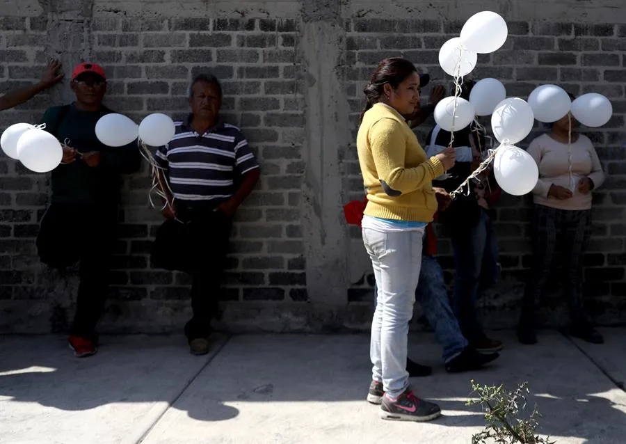 EFE Personas que acudieron al funeral de Fátima