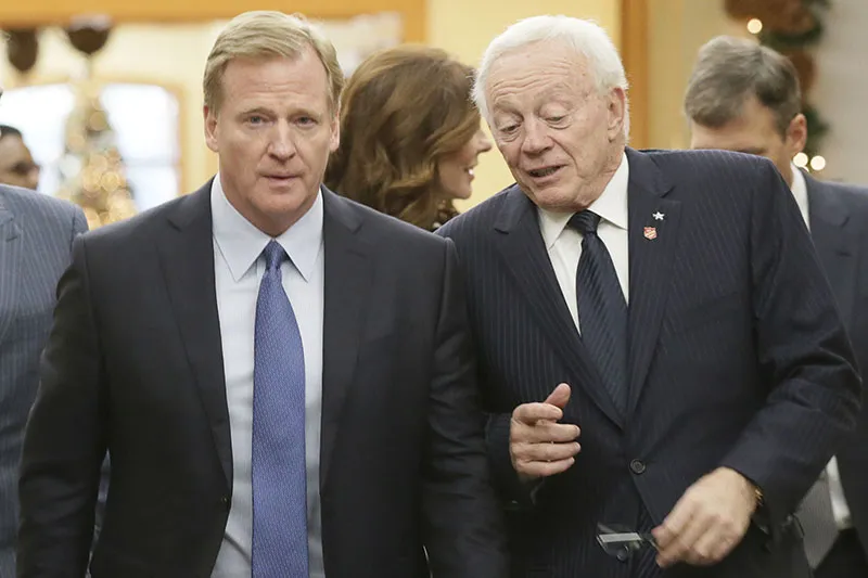 Roger Goodell, comisionado de la Liga, y Jerry Jones, dueño de Cowboys