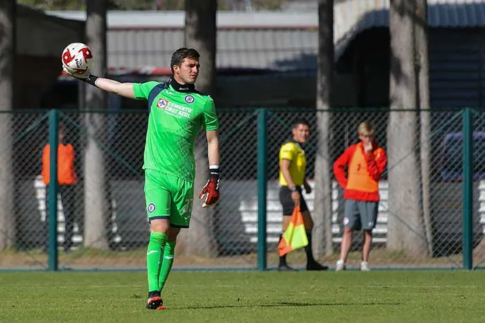 IMAGO7 Jurado, en un partido de Cruz Azul