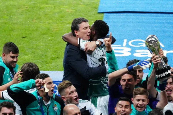 Robert Dante Siboldi celebrando su título en 2018