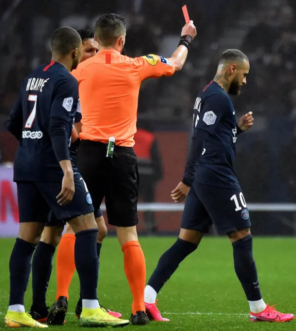 EFE Neymar vio la tarjeta roja al 92'