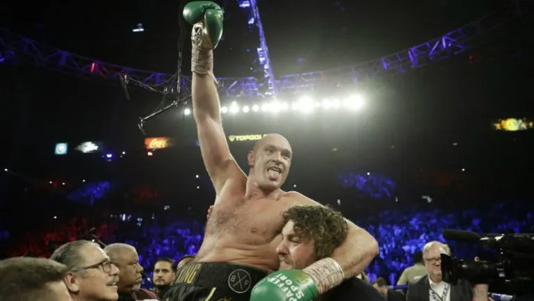 Tyson Fury, Campeón de Peso Completo de la CMB | AP