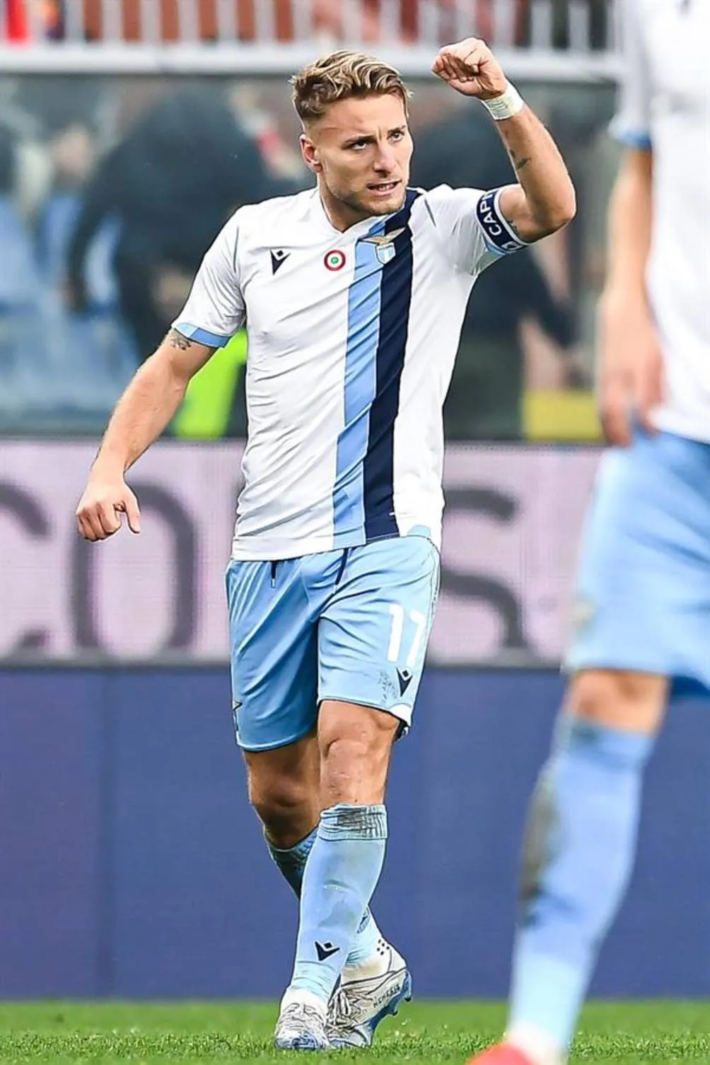 Ciro Immobile festeja con la cinta de capitán
