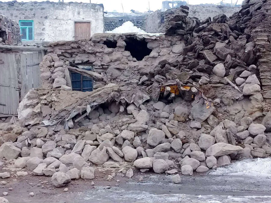 AP Casas derrumbadas en la frontera entre Irán y Turquía