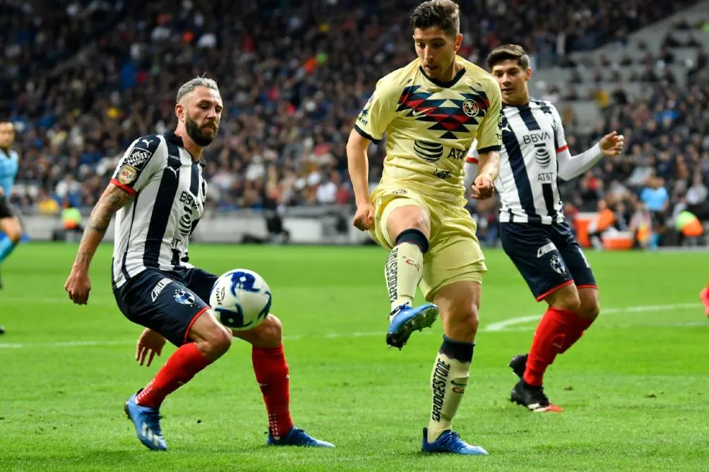 Layún pelea contra Cáseres