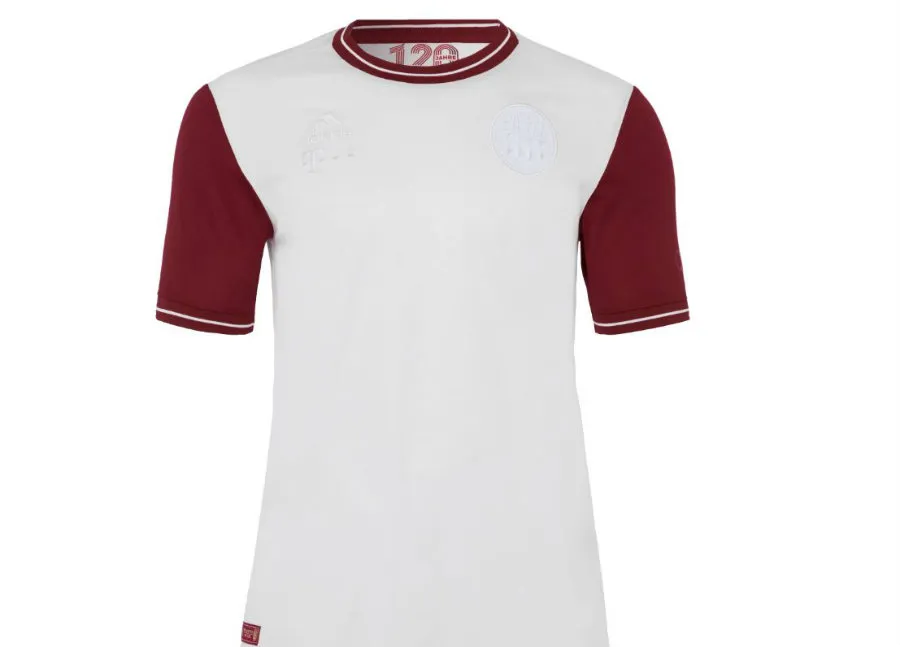 La playera conmemorativo por los 120 años del Bayern Munich