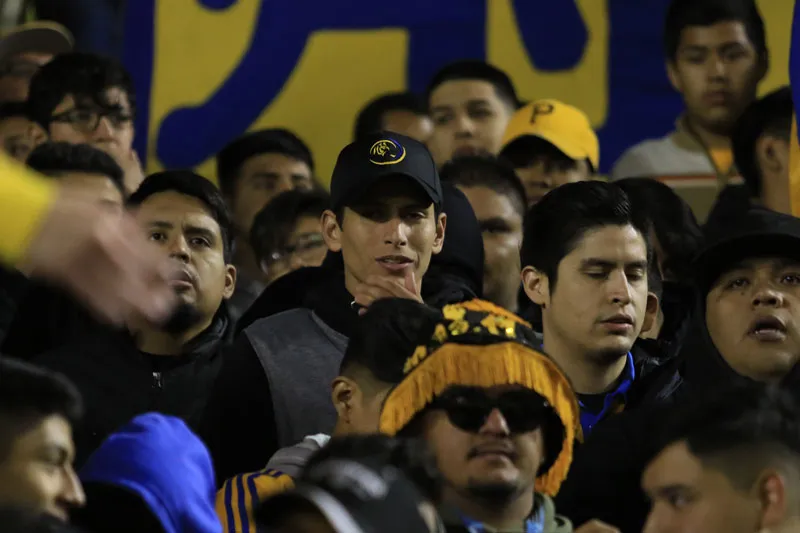 Damm en las gradas del Volcán apoyando a Tigres