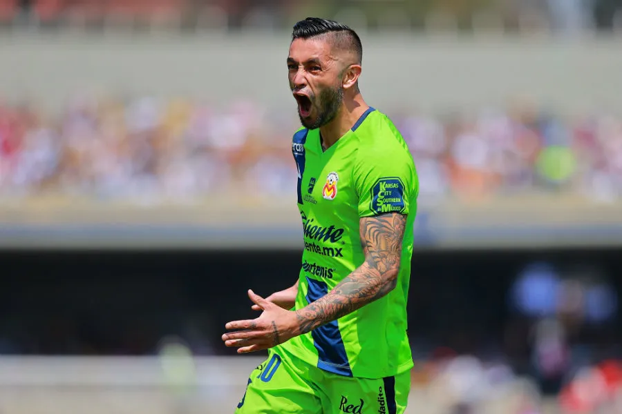 Rodrigo Millar celebra gol en Ciudad Universitaria