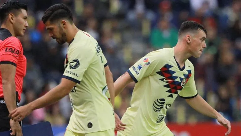 Henry Martin y Federico Viñas en un juego del América