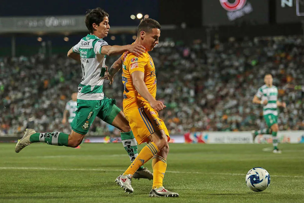 Carlos Emilio Orrantia y Jesús Dueñas, durante el juego de la Jornada 6 del torneo Clausura 2020