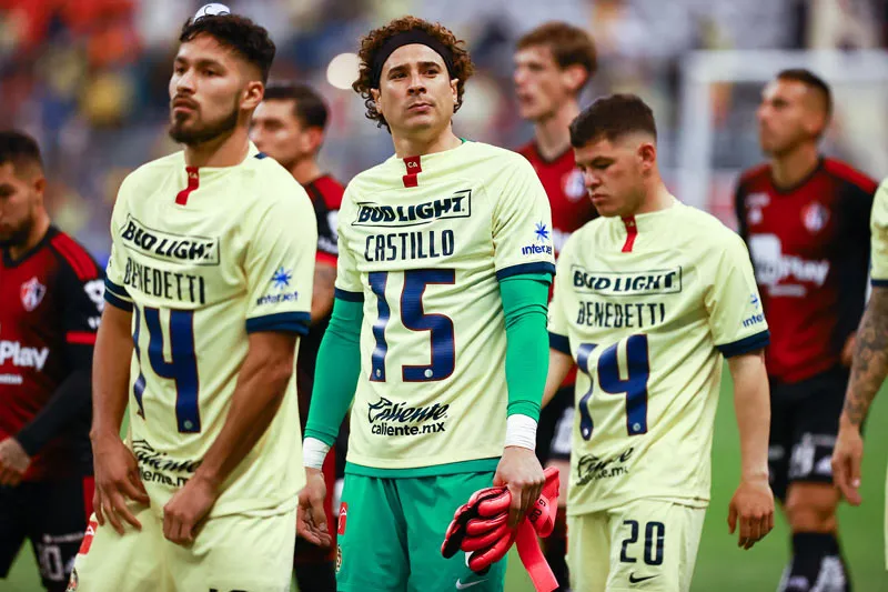 Jugadores del América apoyan a sus compañeros lesionados