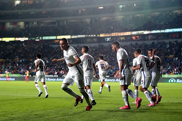 Los jugadores de La Máquina celebran el gol