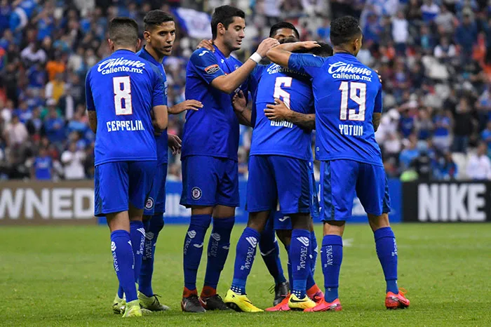 Jugadores de Cruz Azul, durante un partido