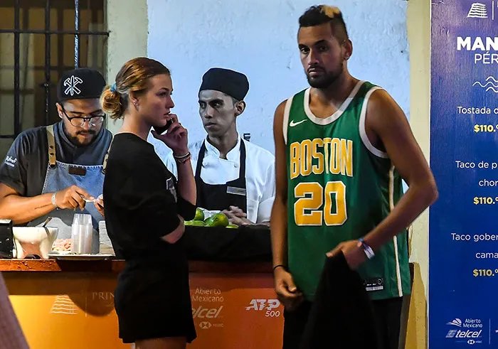 AGENCIA JDS Nick Kyrgios, en las calles de Acapulco