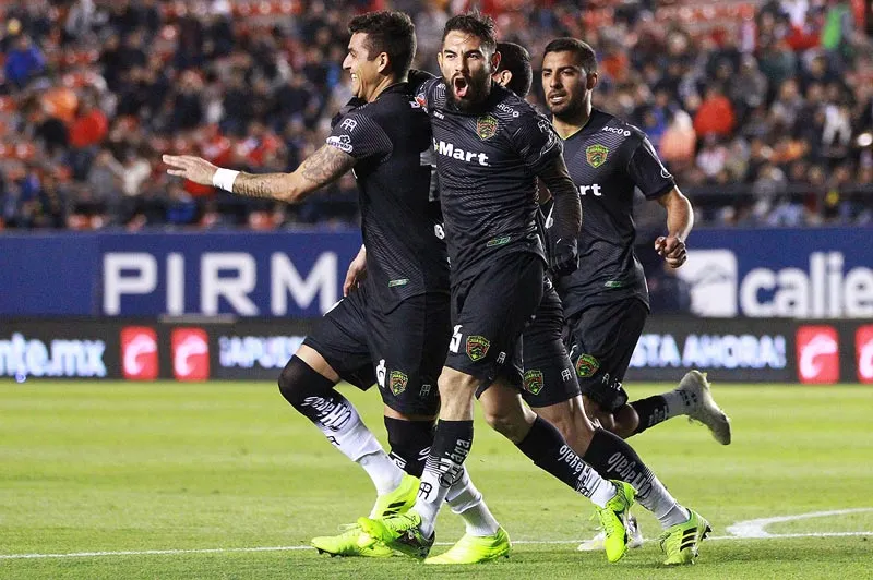 Elementos de Juárez festejan un gol ante San Luis