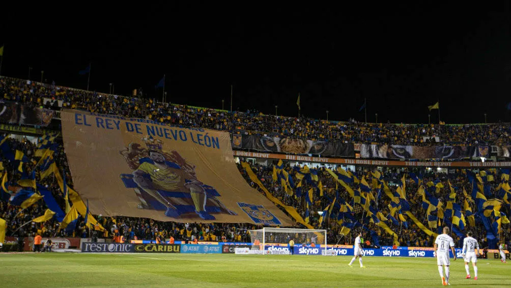 MIGUEL PONTÓN Tifo de André Pierre Gignac en el Estadio Universitario