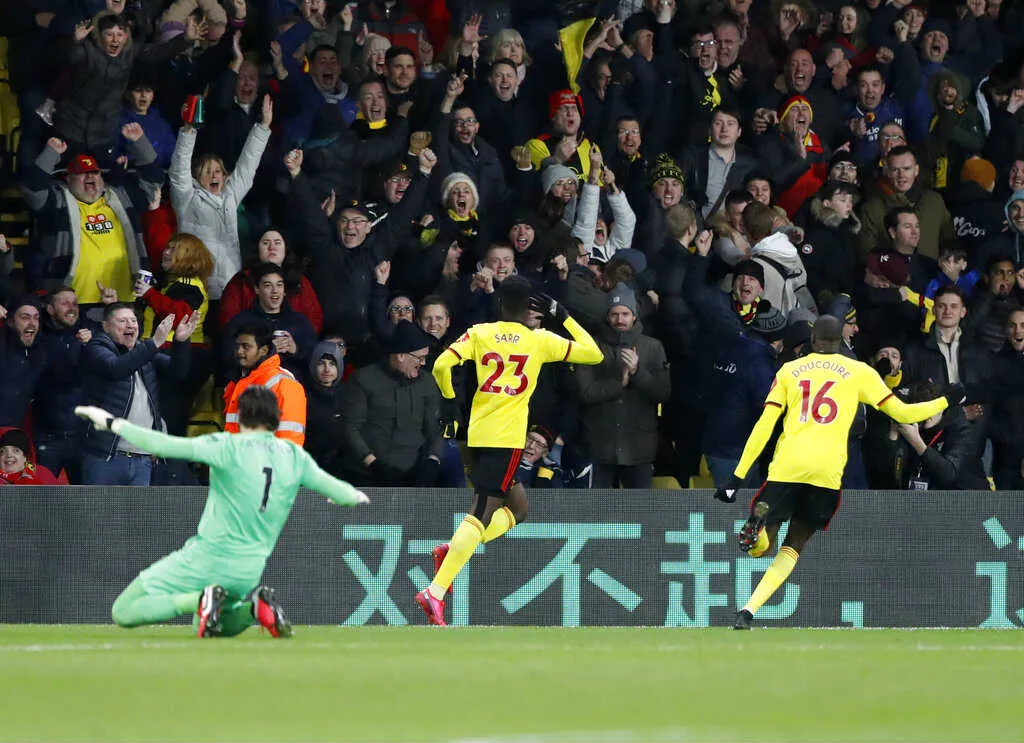 Ismaila Sarr festeja una diana contra los Reds