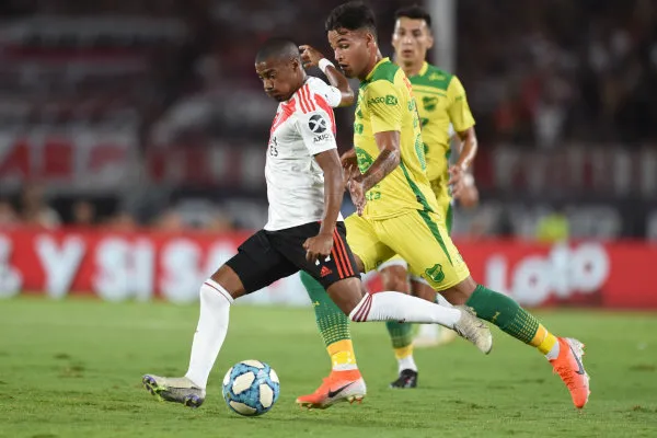 De La Cruz en acción ante Defensa y Justicia