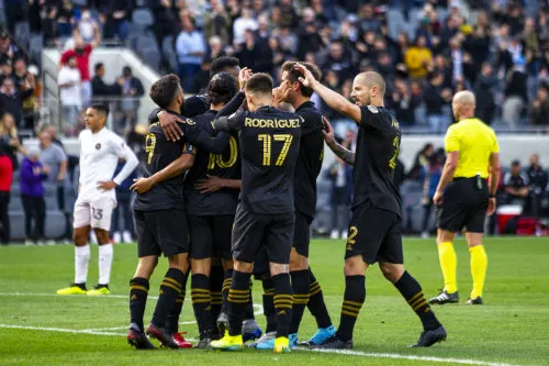 IMAGO7 Jugadores del LAFC celebran el gol de su capitán