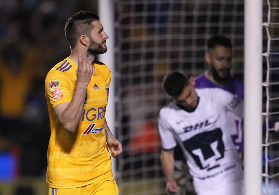 André-Pierre Gignac celebra un gol a Pumas en el presente torneo