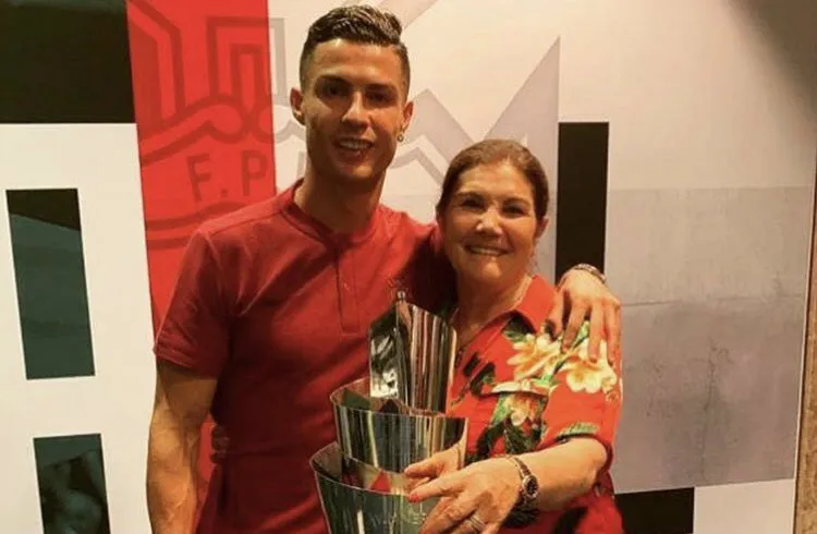 Cristiano posa con su madre