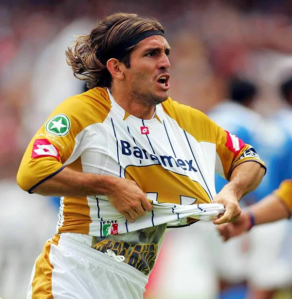 El exdelantero en su etapa como jugador de Pumas
