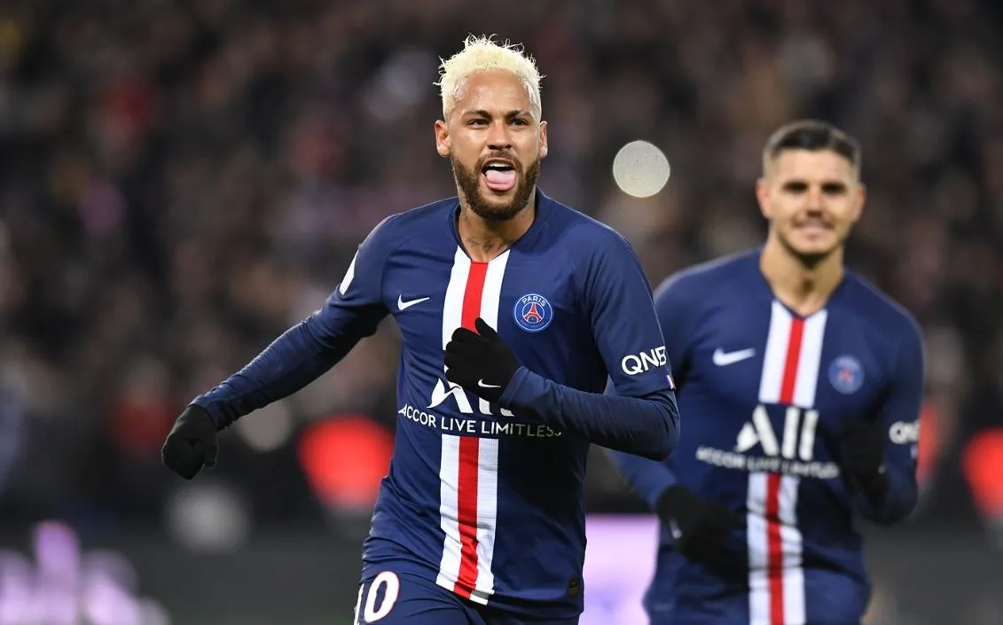 Neymar festeja un gol con PSG