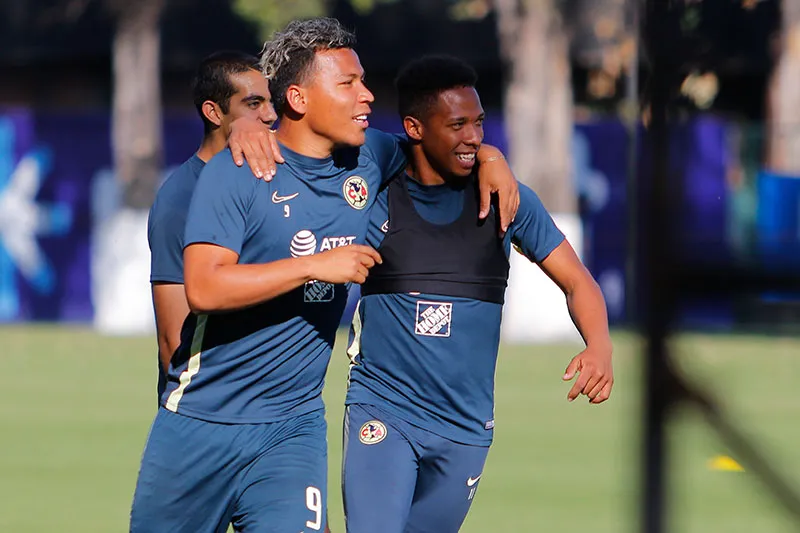 El colombiano y Andrés Ibargüen, de buen humor en la práctica