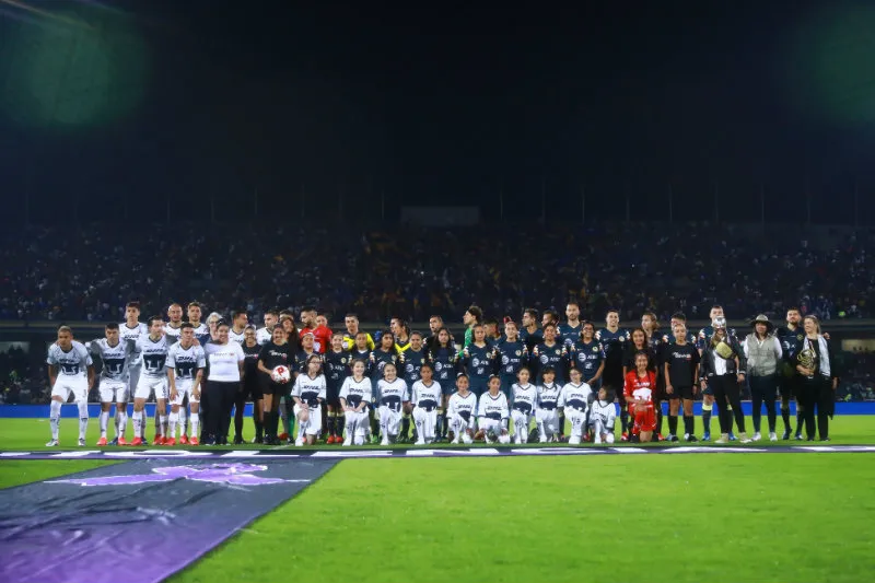 América y Pumas en el protocolo de la Liga MX