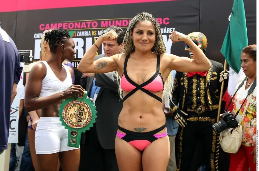 Barby Juárez en pesaje