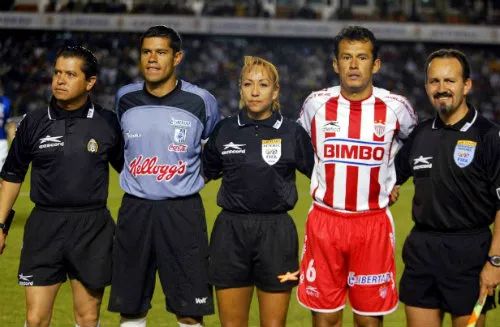 Virginia Tovar en un Querétaro vs Necaxa