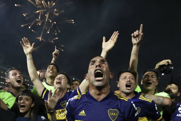 Carlos Tevez celebrando el título de Superliga con Boca