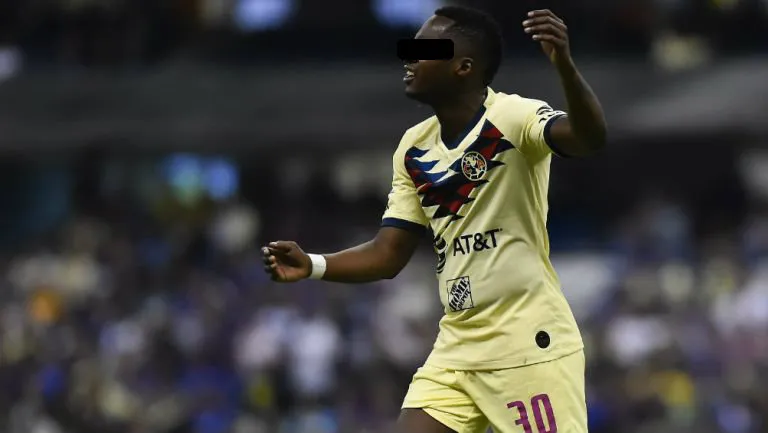 Renato 'N', en un juego de las Águilas