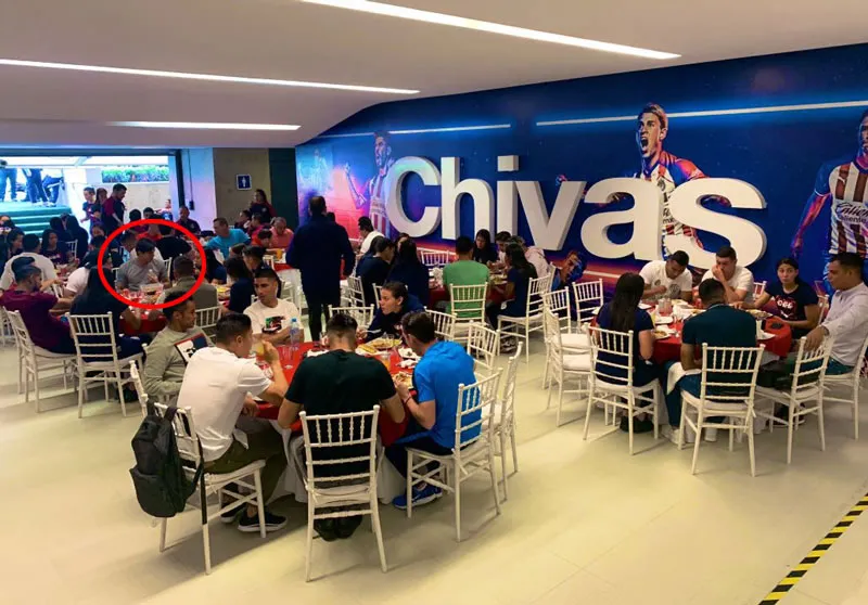 Jugadores de Chivas en un convivio