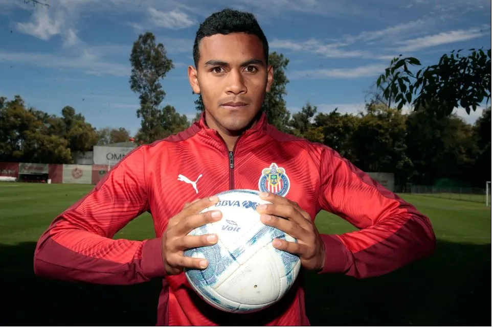 Gilberto Sepúlveda posa para la cámara de RÉCORD