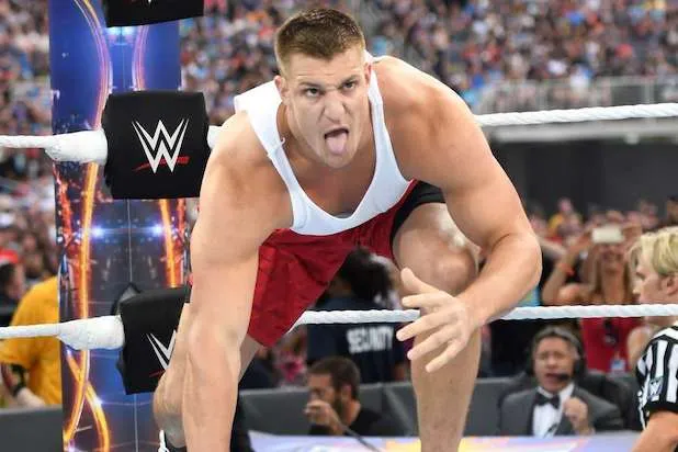Rob Gronkowski en participación con la WWE