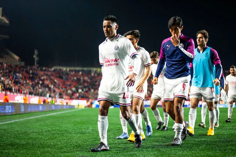 IMAGO7 Jugadores de Chivas tras un partido