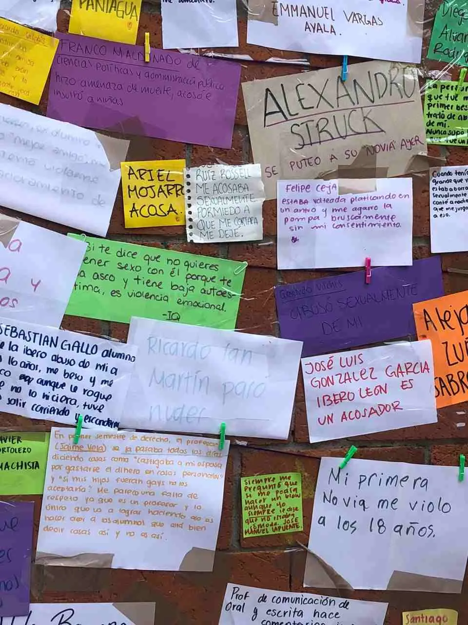 Un sector del tendedero de las alumnas de la Ibero