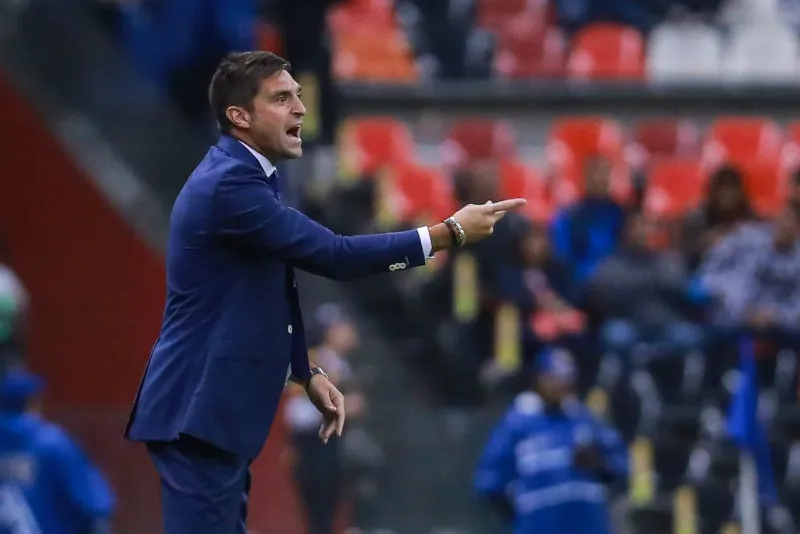 Diego Alonso en entrenamiento