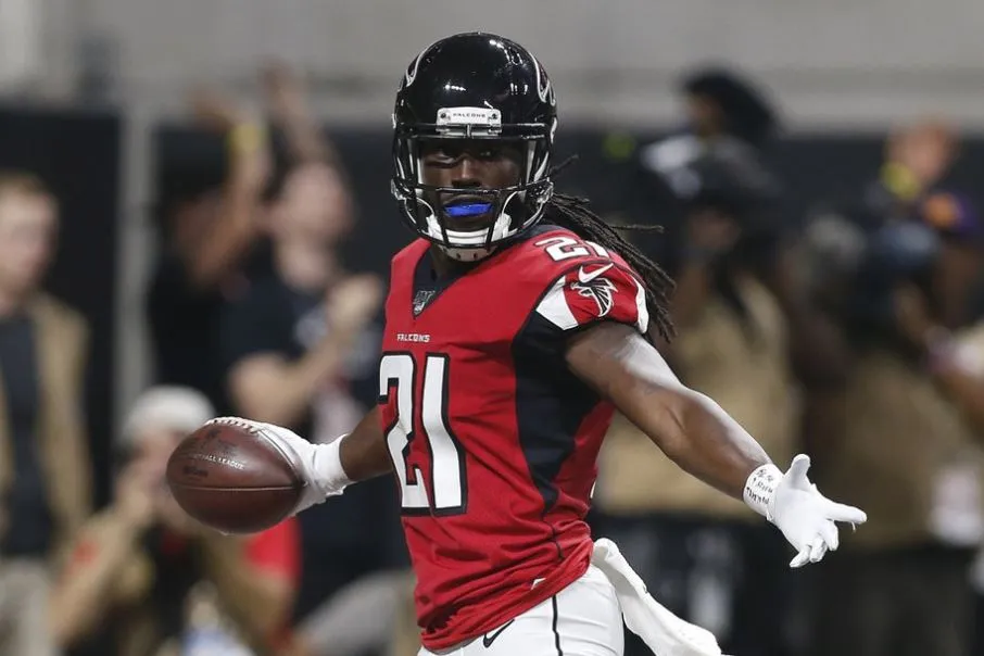 Devonta durante un juego de los Falcons