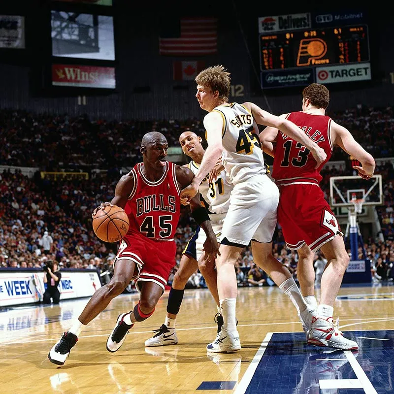 Jordan enfrentando a los Pacers en su casa