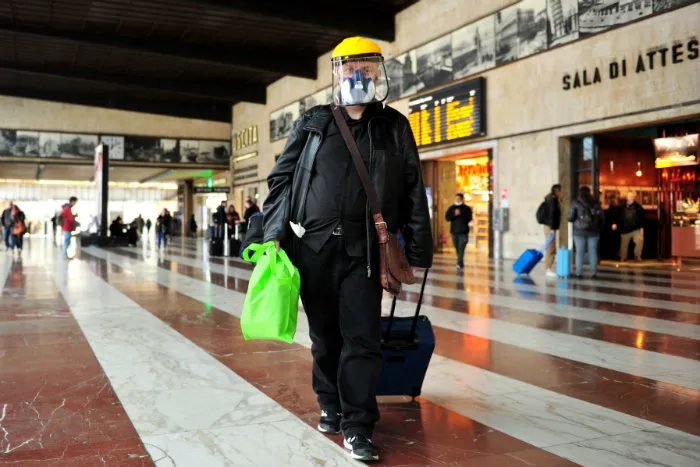 Hombre con máscara en Florencia