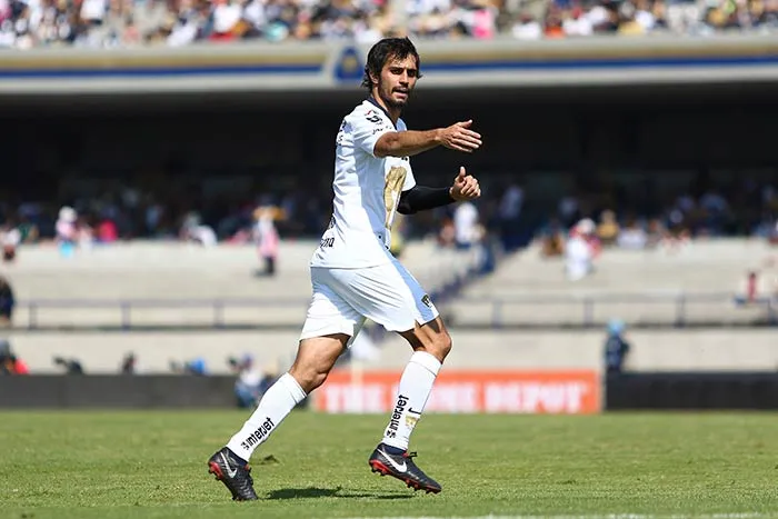 Arribas, en su etapa como jugador de Pumas