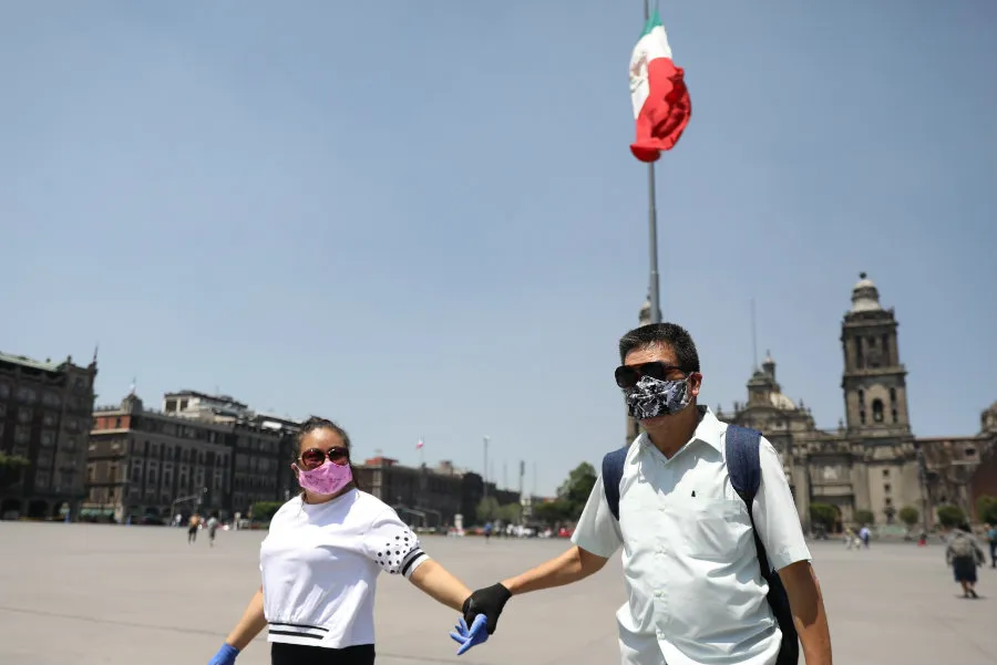Habitantes de la Ciudad de México en el Zócalo