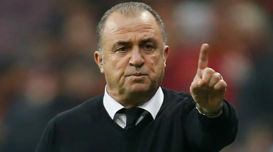 Fatih Terim en un duelo de sus pupilos