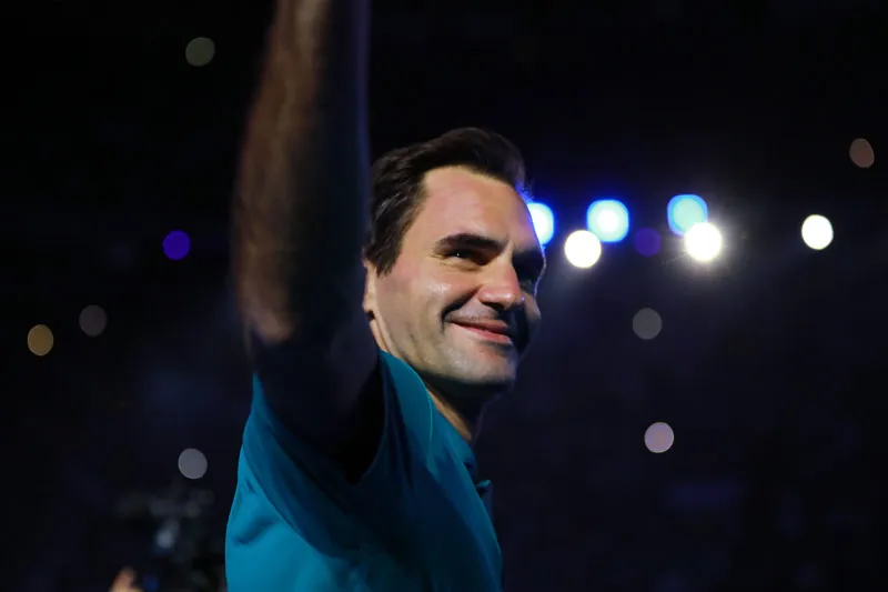 Roger Federer saluda a la afición en México